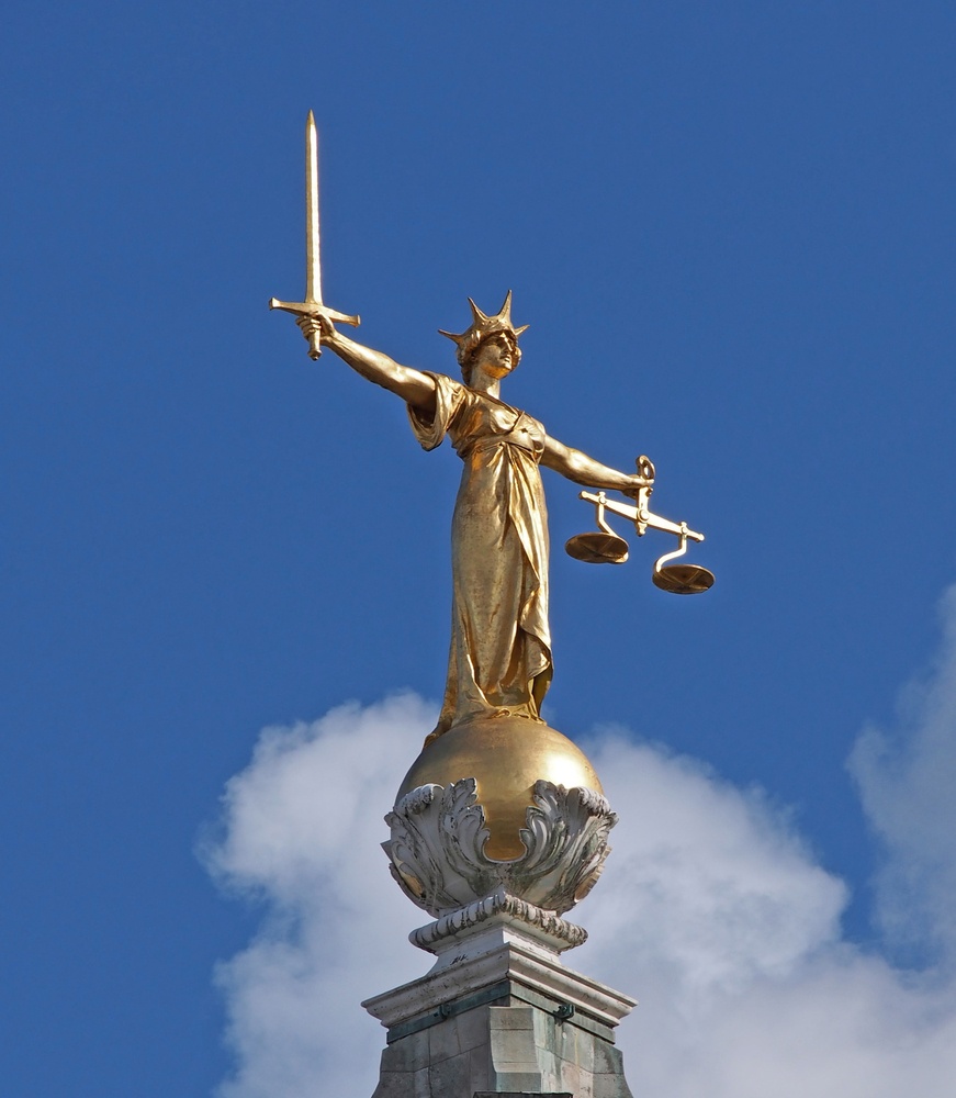 shutterstock_149346707 Lady Justice atop the Old Bailey